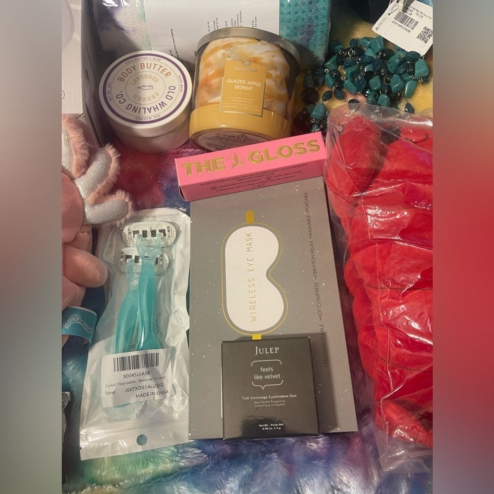NEW Amazon MYSTERY box, Brand New Items Only π¦ π₯ NO JUNK, 5 βοΈββββ - Picture 9 of 15